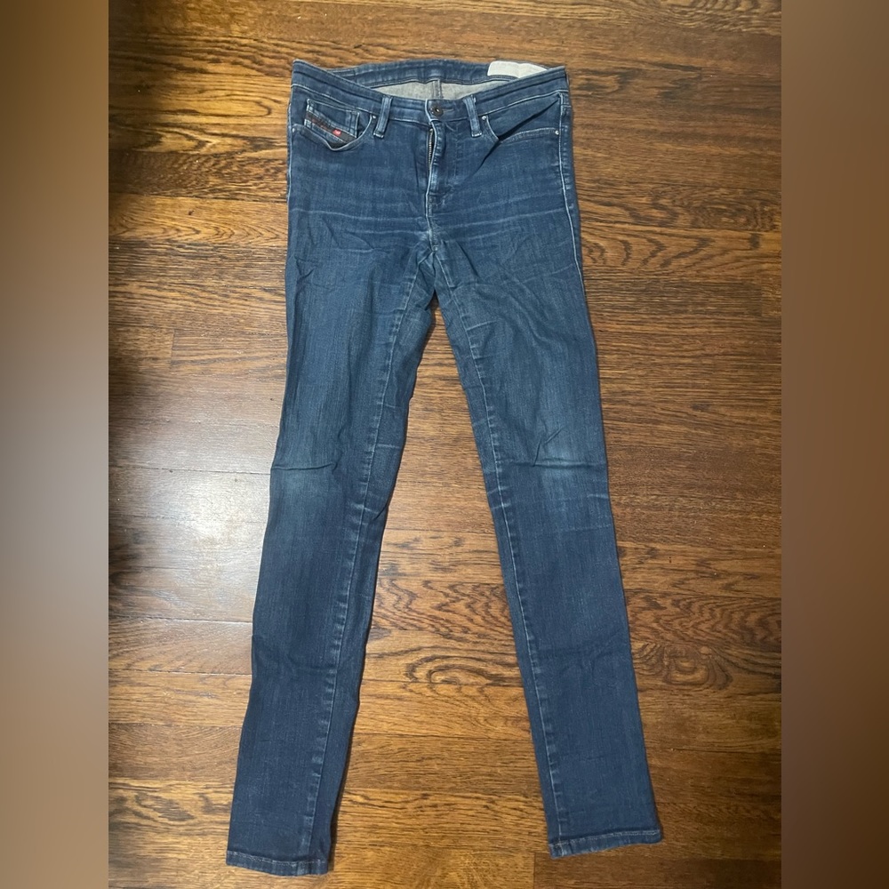 Women’s Diesal mid rise super skinny stretch jeans, size 28